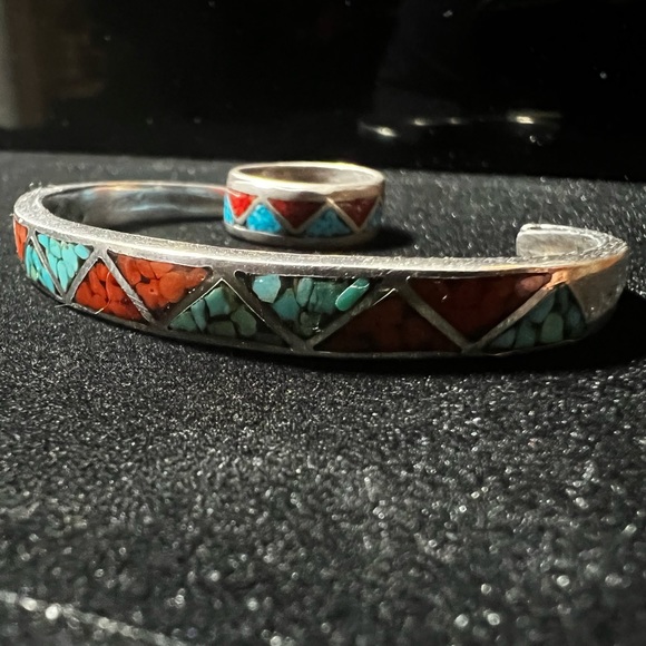Vintage Native Zuni Sterling silver cuff bracelet and matching ring - Picture 10 of 12